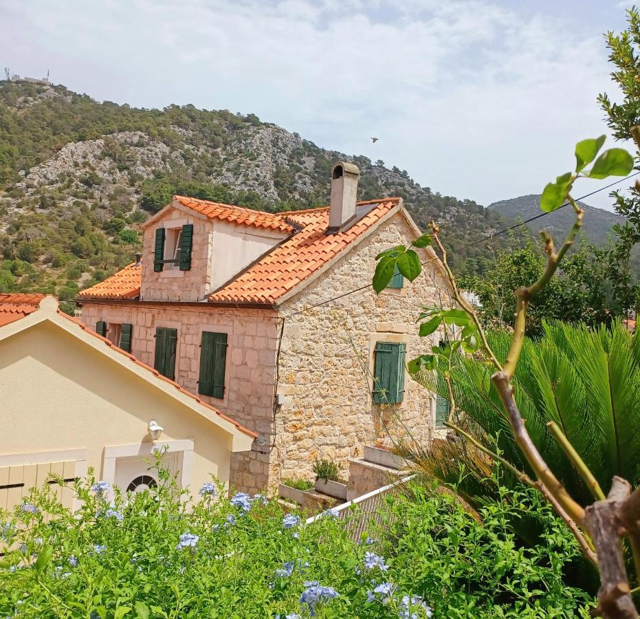 Dolac Stone House *